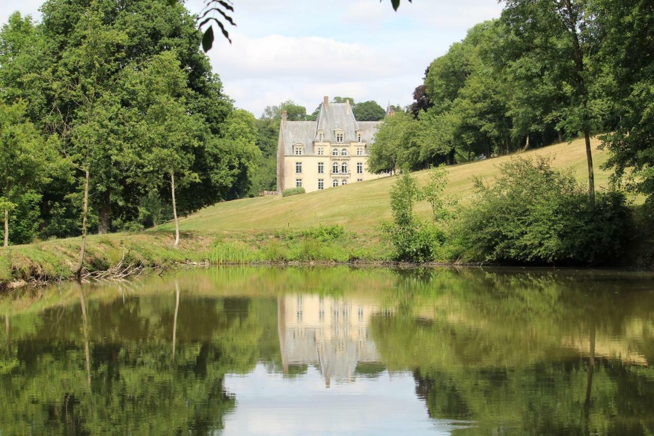 Chateau De La Lucaziere Mont-Saint-Jean  Екстериор снимка